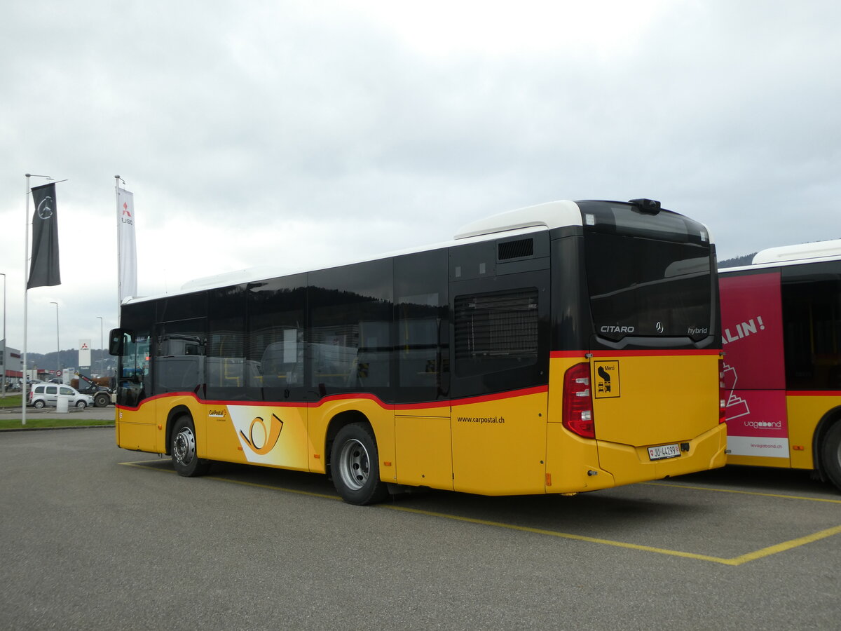 (230'625) - CarPostal Ouest - JU 44'299 - Mercedes am 13. November 2021 in Develier, Parkplatz