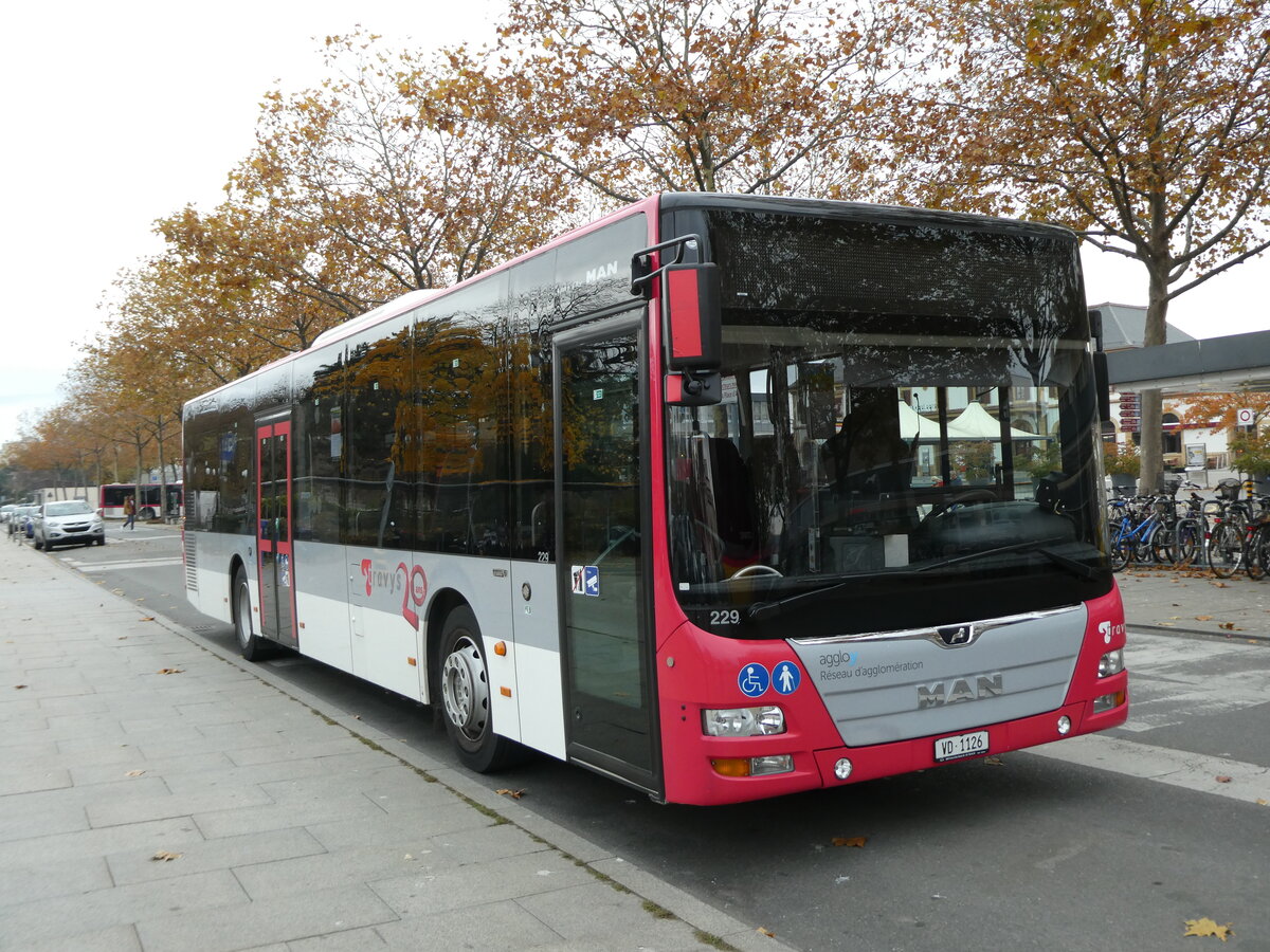 (230'637) - TRAVYS Yverdon - Nr. 229/VD 1126 - MAN am 13. November 2021 beim Bahnhof Yverdon