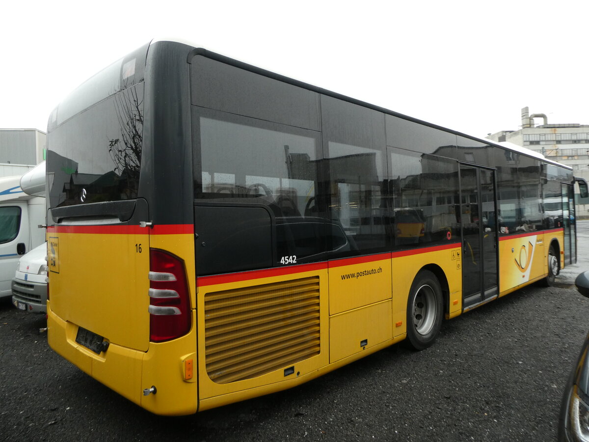 (230'958) - PostAuto Zentralschweiz - Nr. 16 - Mercedes (ex Nr. 99; ex Engeloch, Riggisberg Nr. 5; ex Eurobus, Bern; ex PostAuto Bern) am 27. November 2021 in Sarnen, Garage