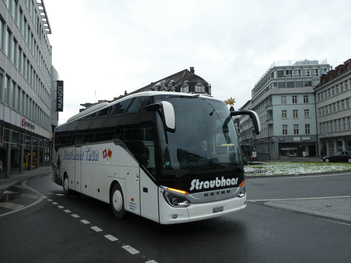 (231'071) - Straubhaar, Thun - Nr. 6/BE 555'977 - Setra am 6. Dezember 2021 in Thun, Maulbeerplatz 