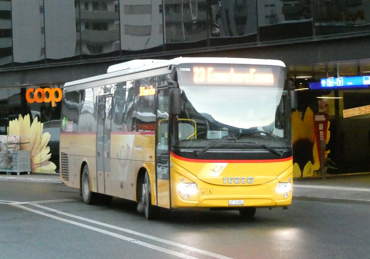 (231'129) - BUS-trans, Visp - VS 97'000 - Iveco am 12. Dezember 2021 beim Bahnhof Visp