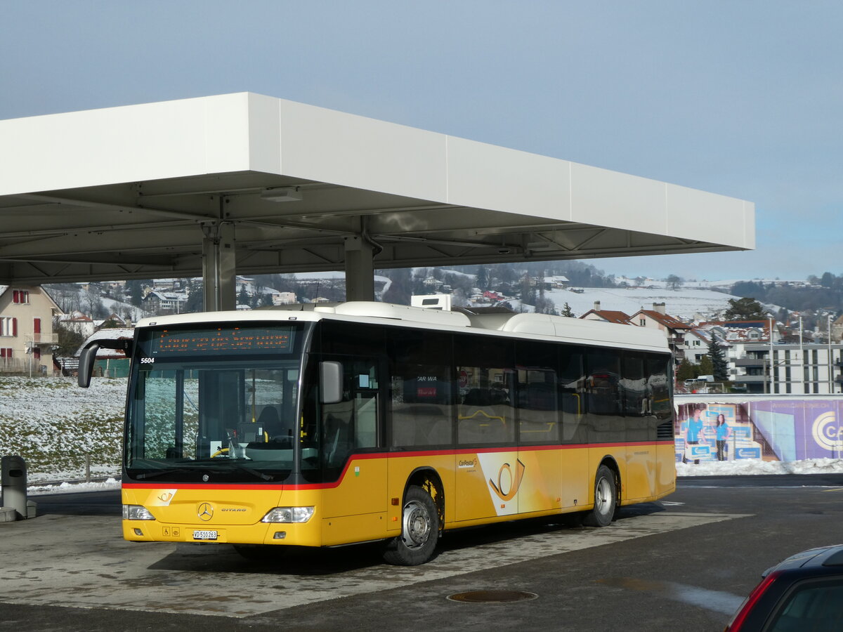 (231'147) - CarPostal Ouest - VD 510'263 - Mercedes am 12. Dezember 2021 in Moudon, Tankstelle Faucherre