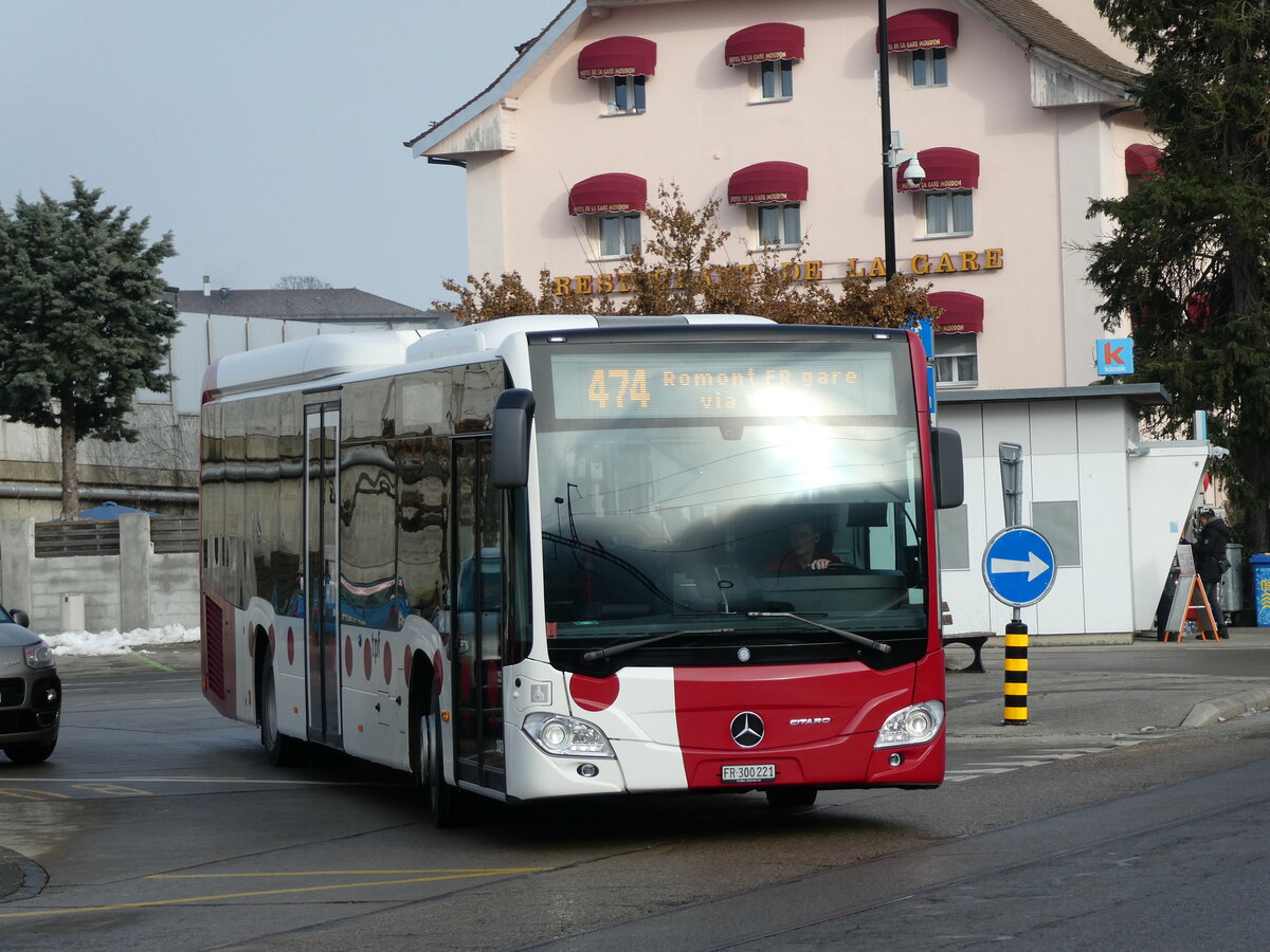 (231'246) - TPF Fribourg - Nr. 1053/FR 300'221 - Mercedes am 14. Dezember 2021 beim Bahnhof Moudon