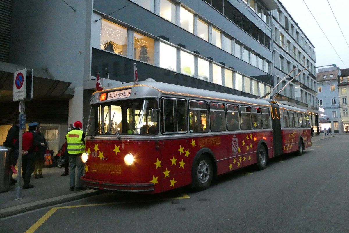 (231'357) - VW Winterthur - Nr. 101 - FBW/SWS Gelenktrolleybus am 15. Dezember 2021 in Winterthur, Bankstrasse