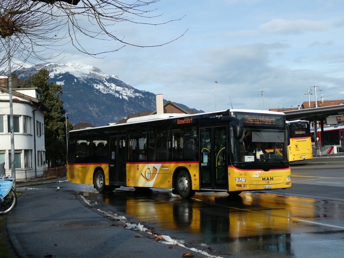 (231'590) - PostAuto Zentralschweiz - Nr. 6/OW 10'003 - MAN (ex Dillier, Sarnen Nr. 6) am 26. Dezember 2021 beim Bahnhof Sarnen