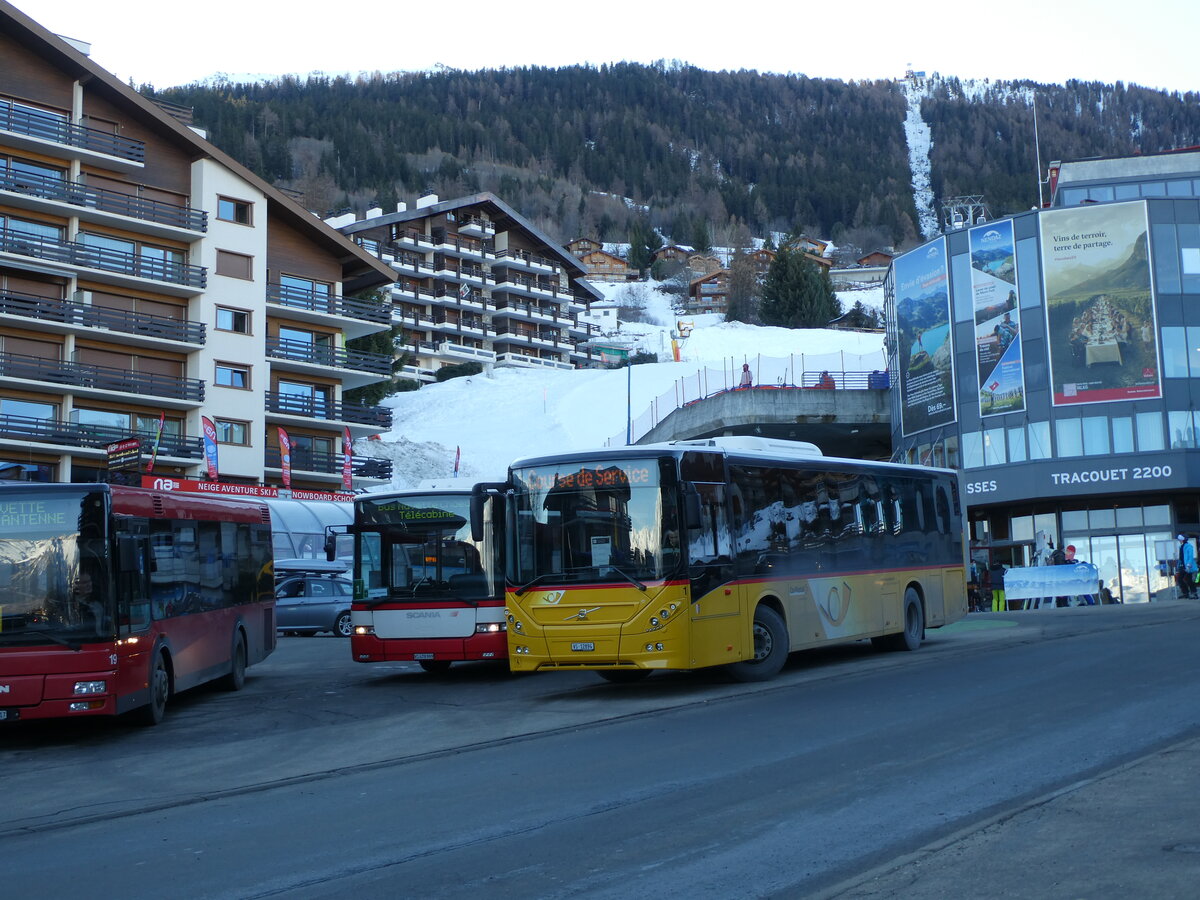 (231'629) - Lathion, Sion - Nr. 1/VS 12'894 - Volvo am 1. Januar 2022 in Haute-Nendaz, Tlcabine