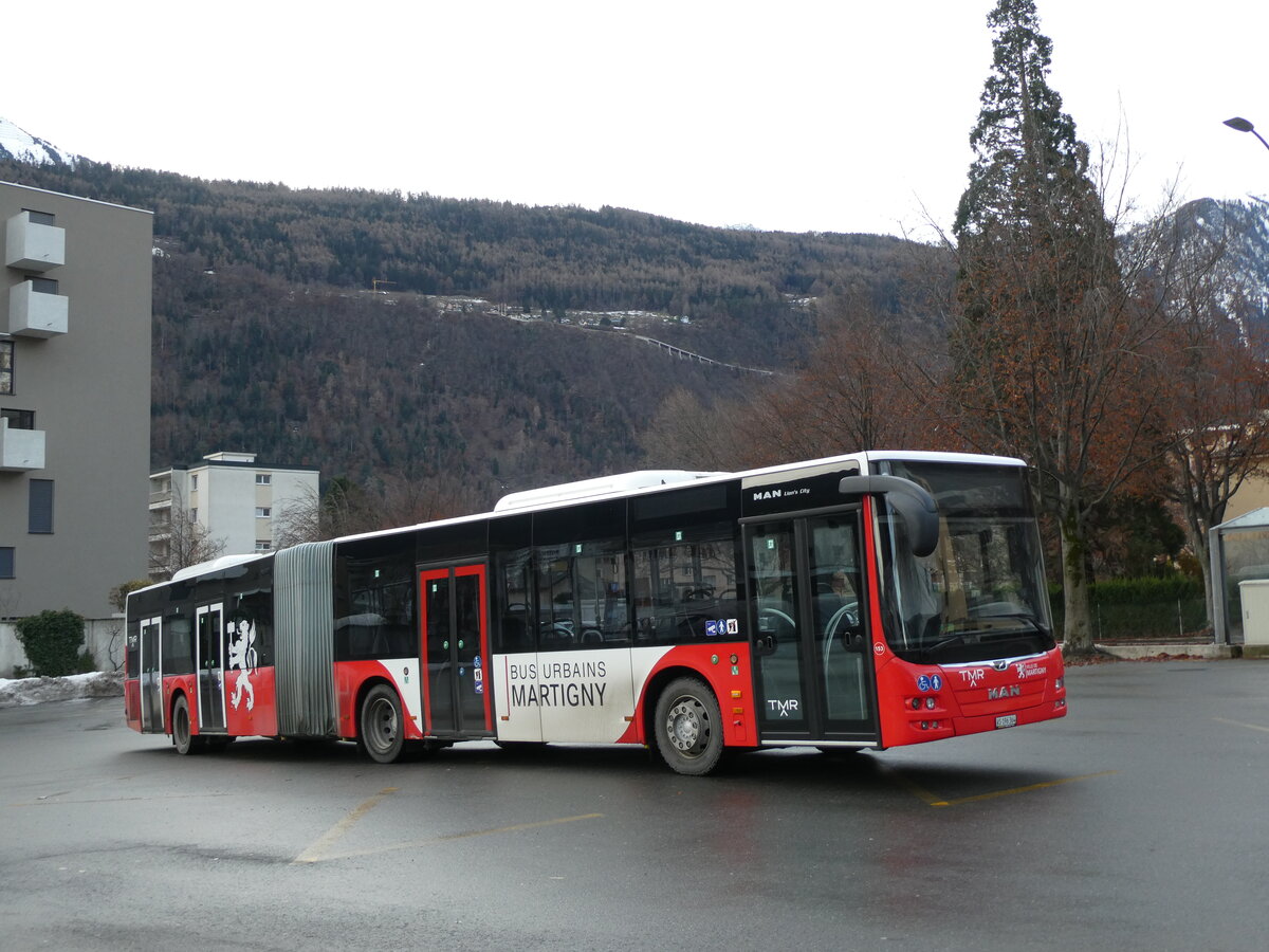 (231'704) - TMR Martigny - Nr. 153/VS 196'364 - MAN am 2. Januar 2022 beim Bahnhof Martigny