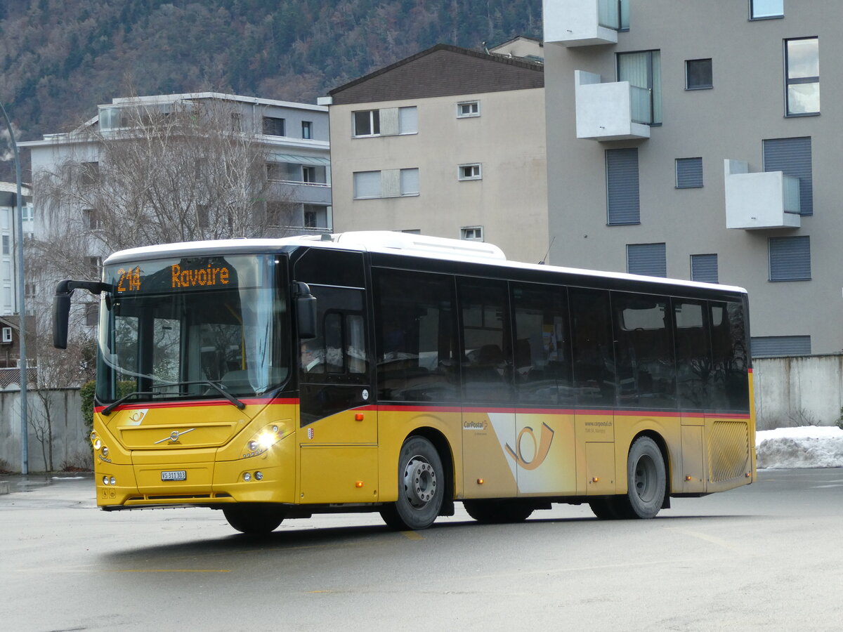 (231'705) - TMR Martigny - Nr. 140/VS 311'303 - Volvo am 2. Januar 2022 beim Bahnhof Martigny