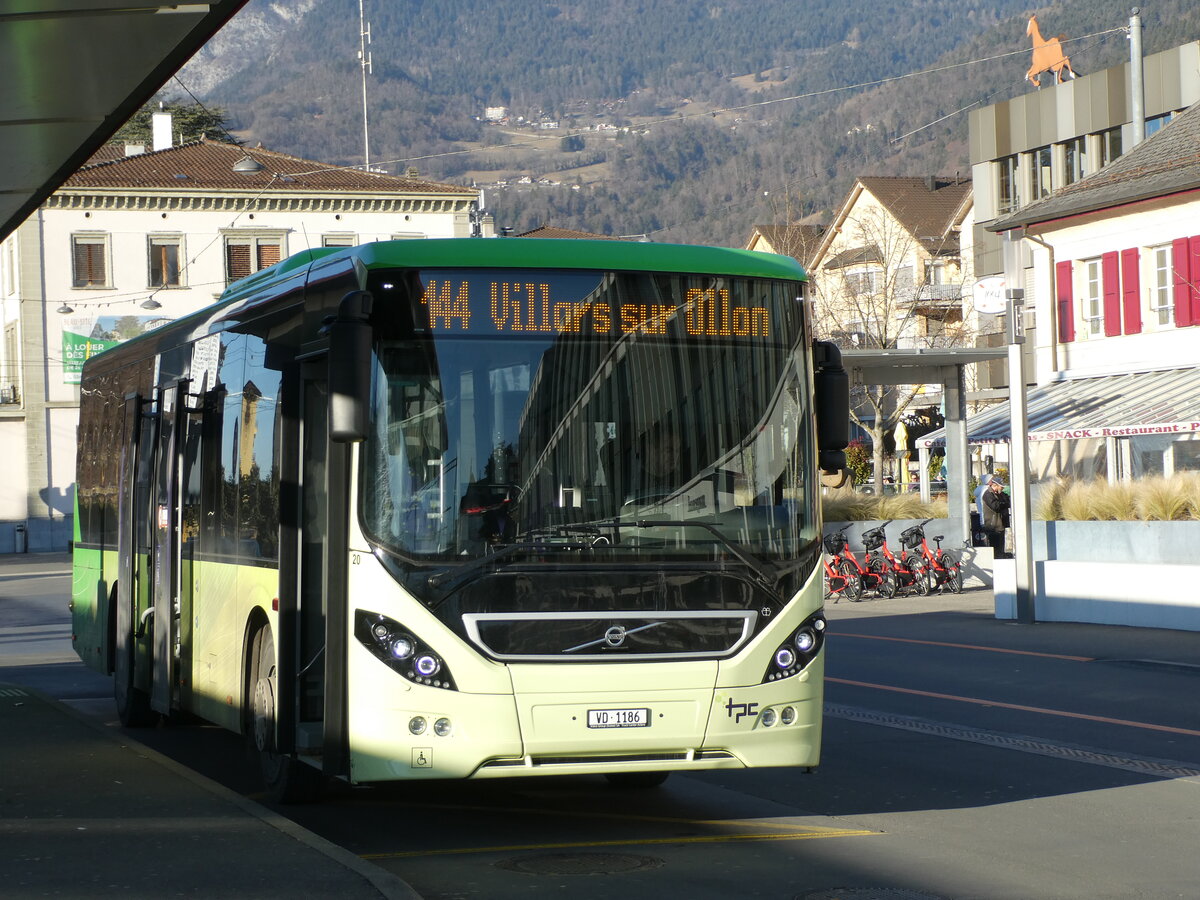 (232'293) - TPC Aigle - Nr. 20/VD 1186 - Volvo am 22. Januar 2022 beim Bahnhof Aigle