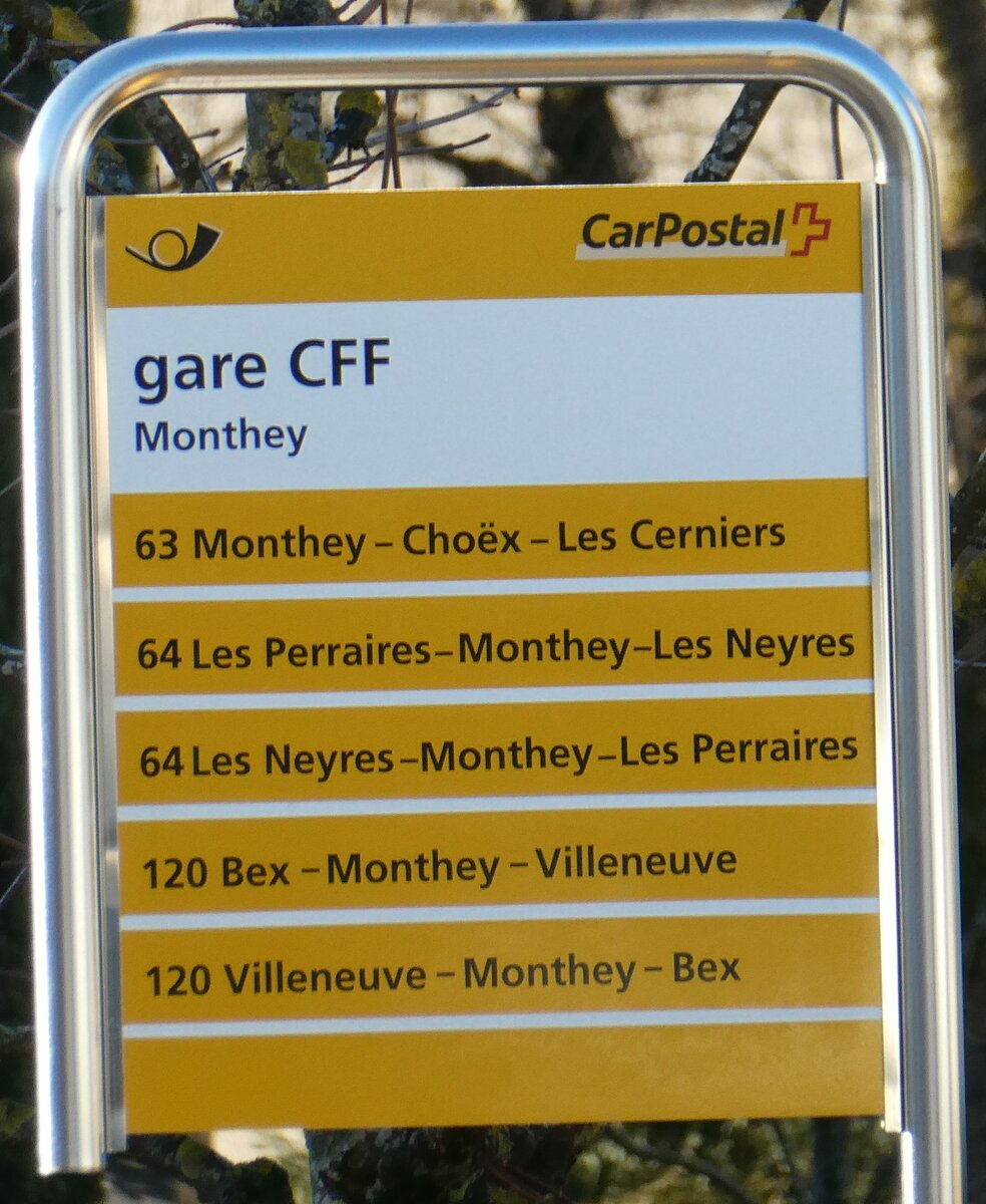 (232'312) - PostAuto-Haltestellenschild - Monthey, gare CFF - am 23. Januar 2022