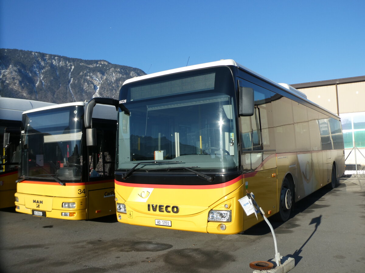 (232'321) - MOB Montreux - Nr. 28/VD 1151 - Iveco am 23. Januar 2022 in Collombey, Garage TPC