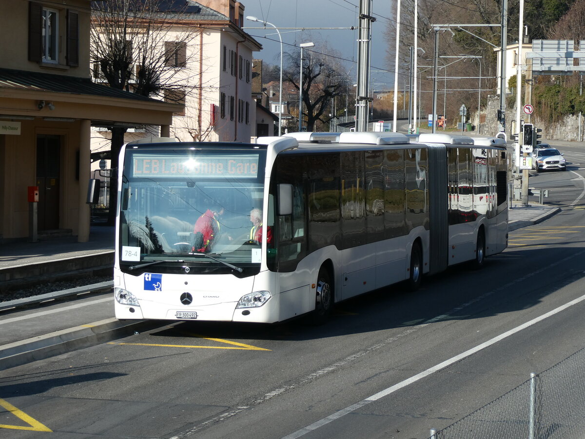 (232'368) - Intertours, Domdidier - FR 300'492 - Mercedes am 23. Januar 2022 beim Bahnhof Prilly-Chasseur (Einsatz TL)