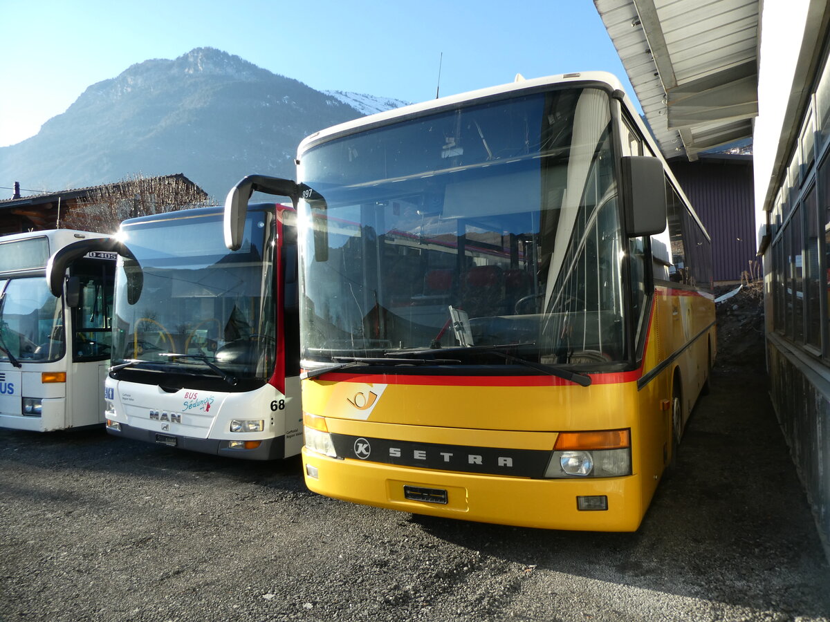 (232'392) - PostAuto Wallis - Nr. 32 - Setra (ex Buchard, Leytron; ex PostAuto Wallis; ex Zimmermann, Visperterminen) am 23. Januar 2022 in Leytron, Garage Buchard