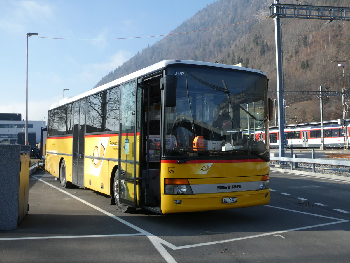 (232'420) - Spring, Schwenden - BE 26'671 - Setra am 24. Januar 2022 beim Bahnhof Interlaken Ost