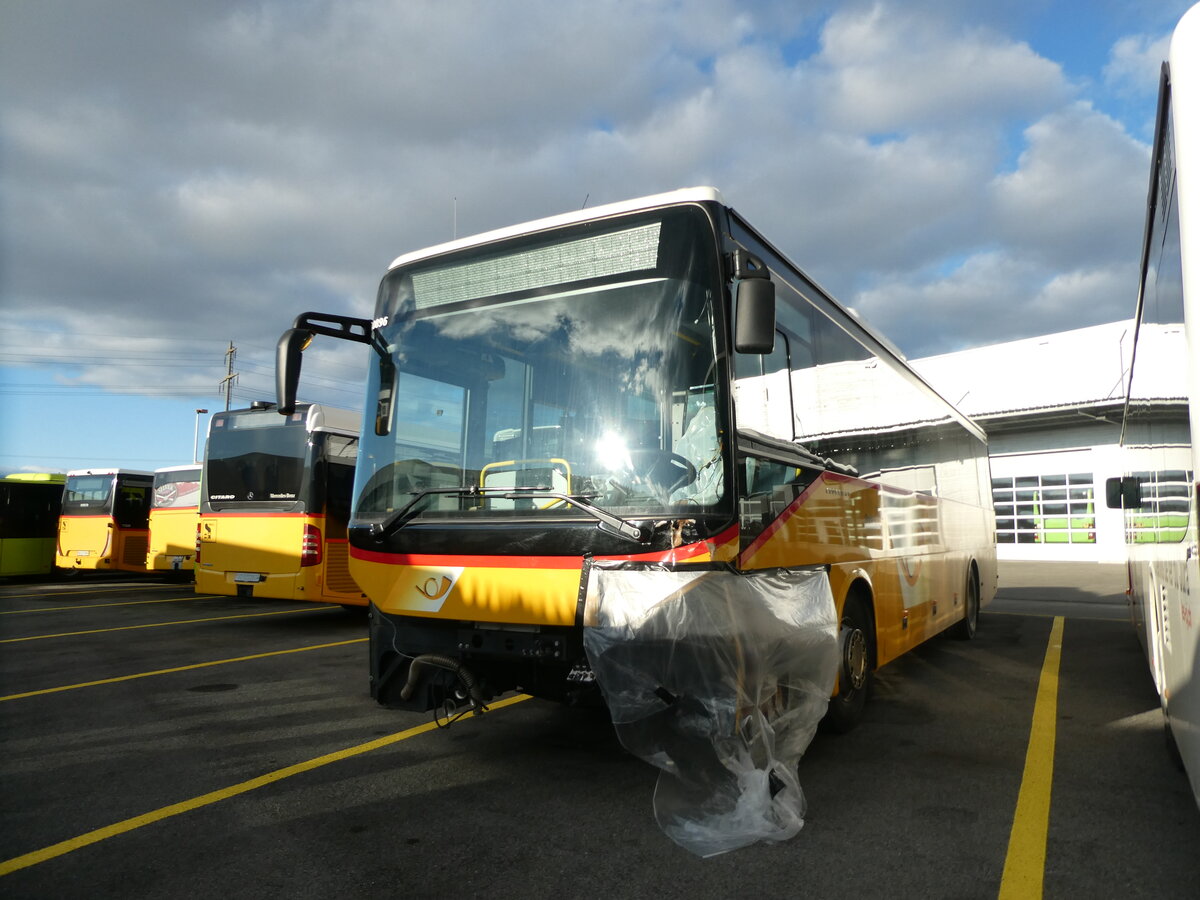 (232'574) - Zerzuben, Visp-Eyholz - Nr. 62/VS 468'662 - Iveco am 30. Januar 2022 in Kerzers, Interbus