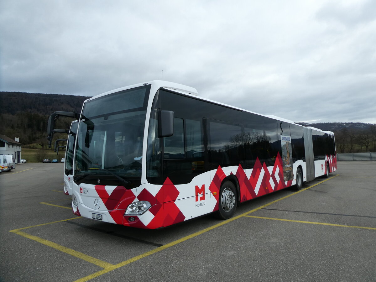 (232'635) - CarPostal Ouest - JU 35'970 - Mercedes am 6. Februar 2022 in Develier, Parkplatz