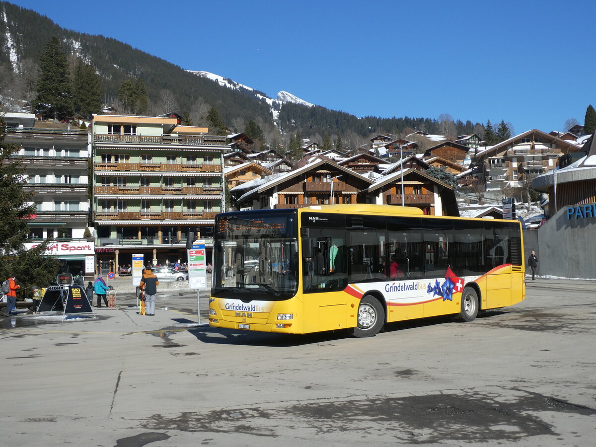 (232'848) - Grindelwaldbus, Grindelwald - Nr. 16/BE 28'821 - MAN am 13. Februar 2022 beim Bahnhof Grindelwald