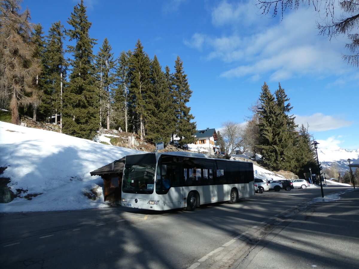 (233'004) - Interbus, Kerzers - VS VS 537'583 - Mercedes (ex DRB Ingoldstadt/D) am 20. Februar 2022 in Les Collons, Office Tourisme (Einsatz Theytaz)