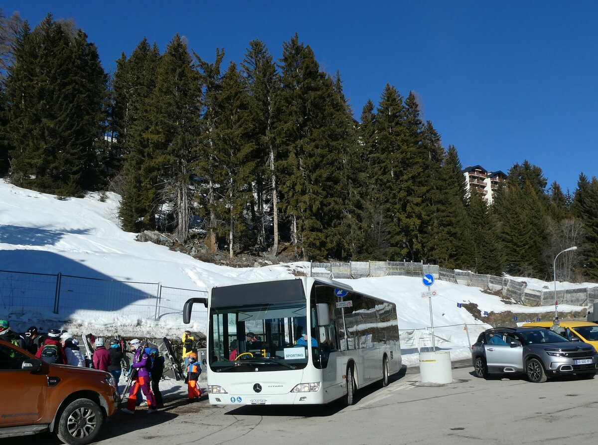 (233'006) - Interbus, Kerzers - VS 537'583 - Mercedes (ex DRB Ingoldstadt/D) am 20. Februar 2022 in Les Collons, Trabanta (Einsatz Theytaz)