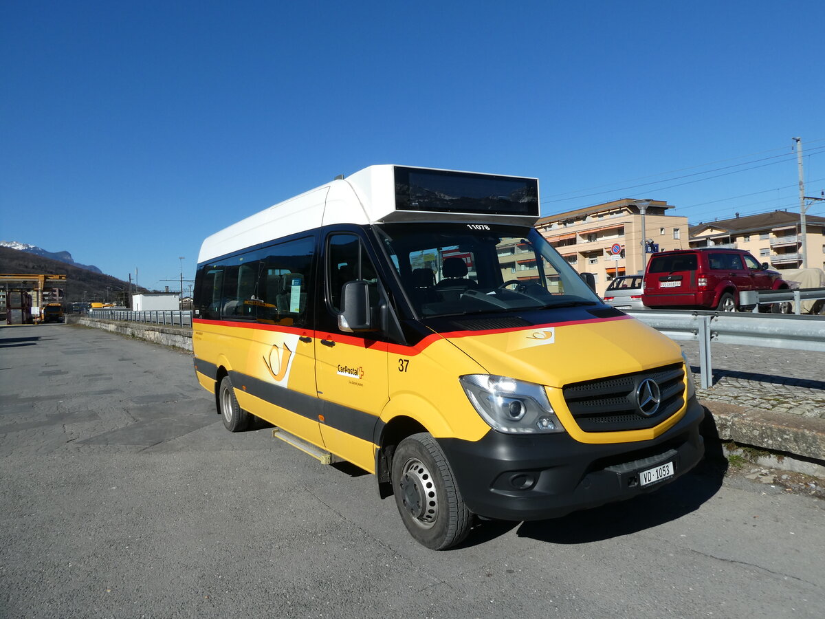 (233'212) - MOB Montreux - Nr. 37/VD 1053 - Mercedes am 26. Februar 2022 beim Bahnhof Monthey CFF