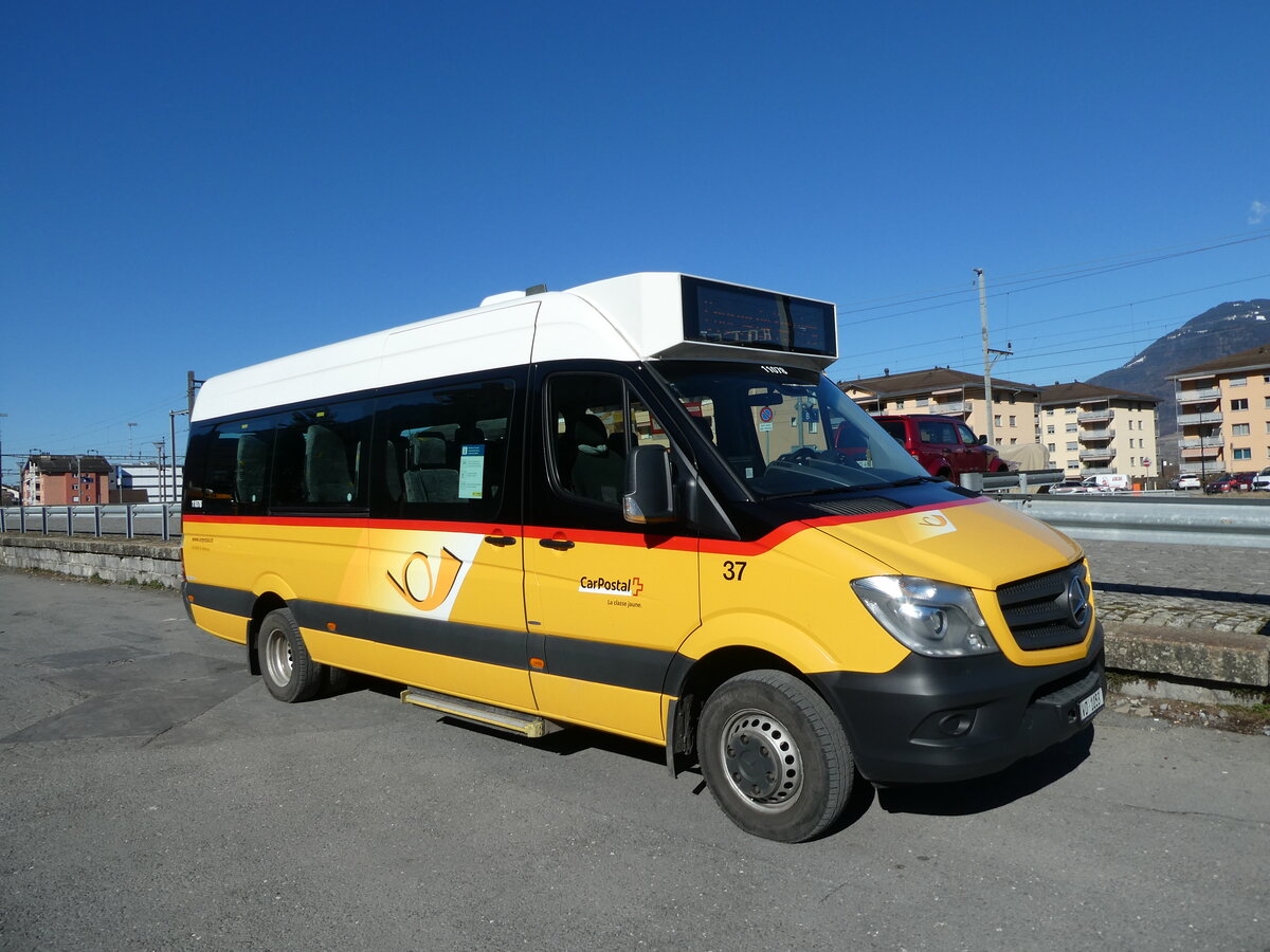 (233'213) - MOB Montreux - Nr. 37/VD 1053 - Mercedes am 26. Februar 2022 beim Bahnhof Monthey CFF