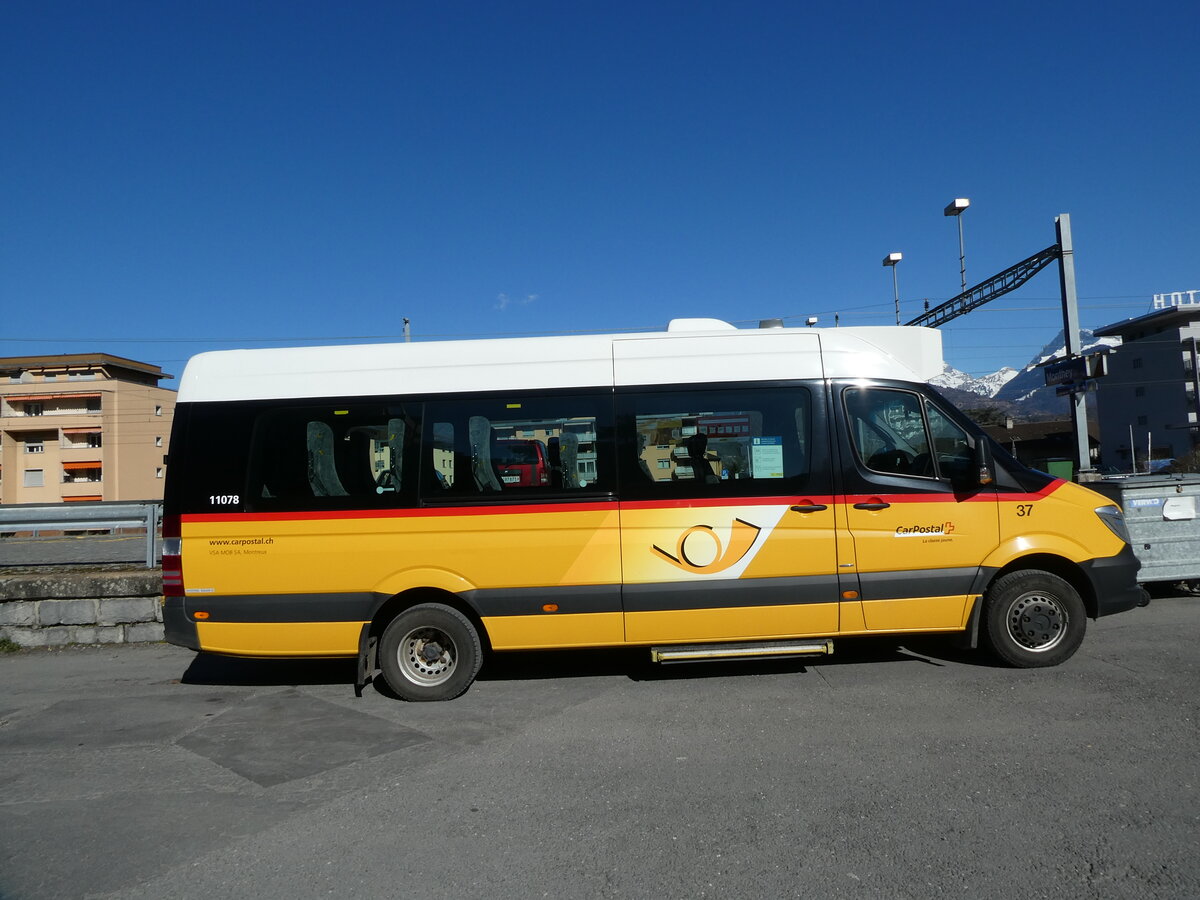 (233'214) - MOB Montreux - Nr. 37/VD 1053 - Mercedes am 26. Februar 2022 beim Bahnhof Monthey CFF