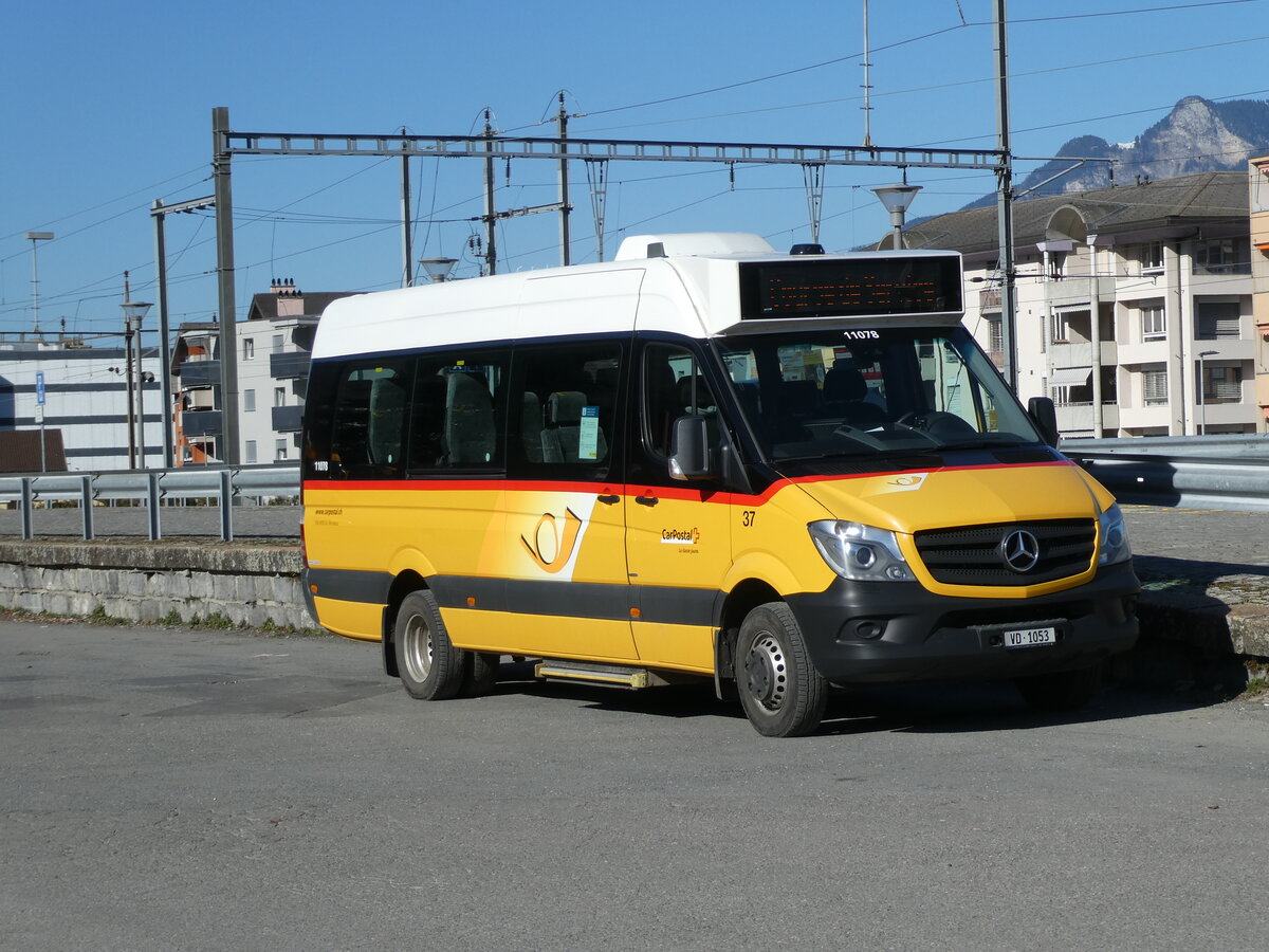 (233'215) - MOB Montreux - Nr. 37/VD 1053 - Mercedes am 26. Februar 2022 beim Bahnhof Monthey CFF