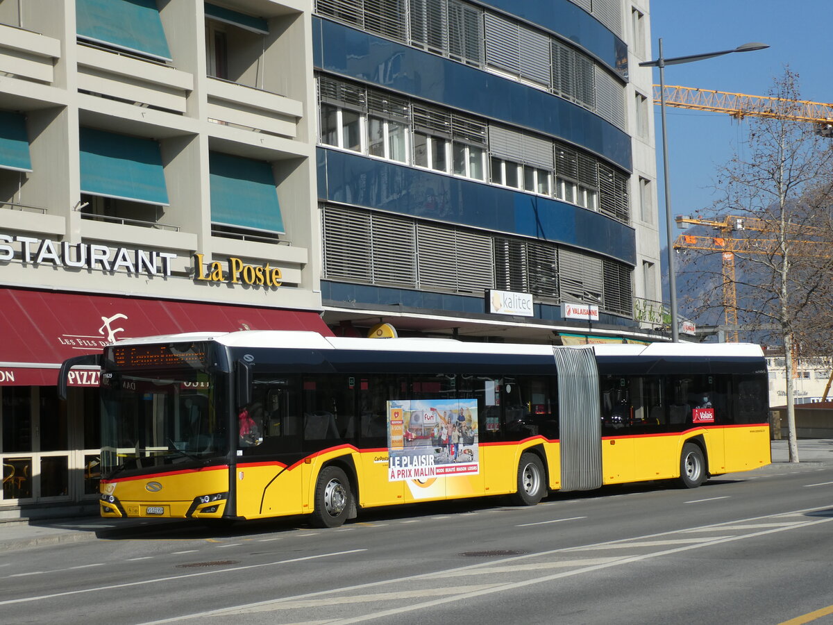 (233'468) - PostAuto Wallis - Nr. 56/VS 522'959 - Solaris am 7. Mrz 2022 beim Bahnhof Sion