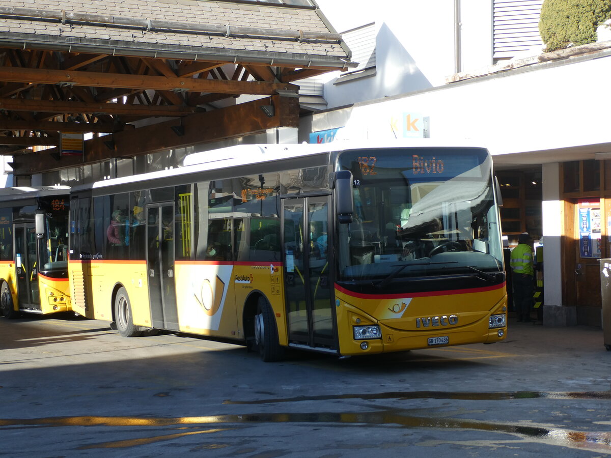 (233'618) - PostAuto Graubnden - GR 170'436 - Iveco am 9. Mrz 2022 in Lenzerheide, Post