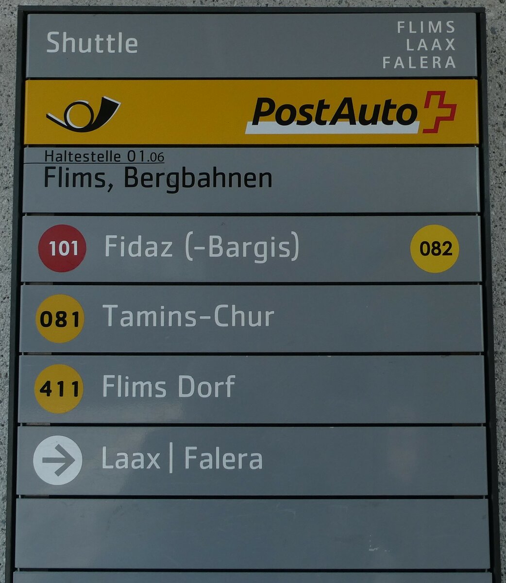 (233'775) - PostAuto-Haltestellenschild - Flims, Bergbahnen - am 11. Mrz 2022