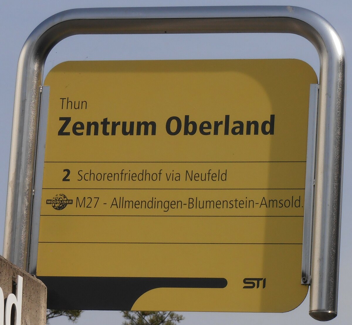 (233'827) - STI-Haltestellenschild - Thun, Zentrum Oberland - am 12. Mrz 2022