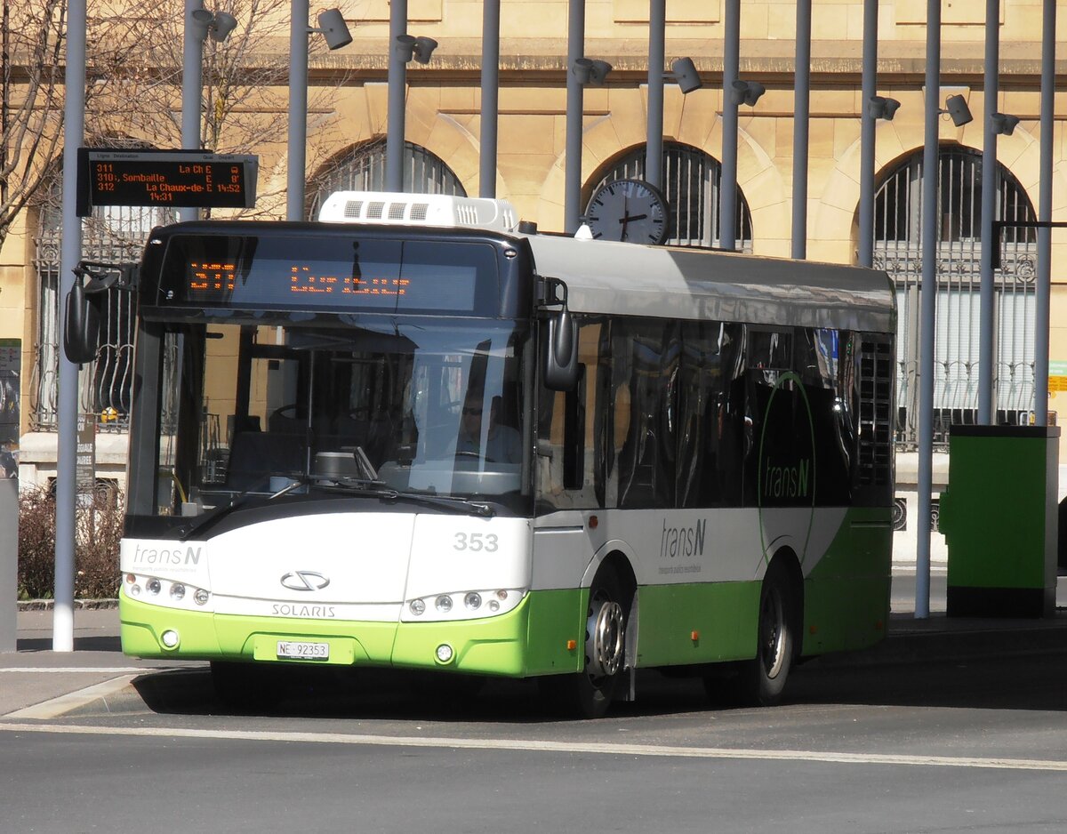 (234'079) - transN, La Chaux-de-Fonds - Nr. 353/NE 92'353 - Solaris (ex TRN La Chaux-de-Fonds Nr. 353) am 26. Mrz 2022 beim Bahnhof La Chaux-de-Fonds