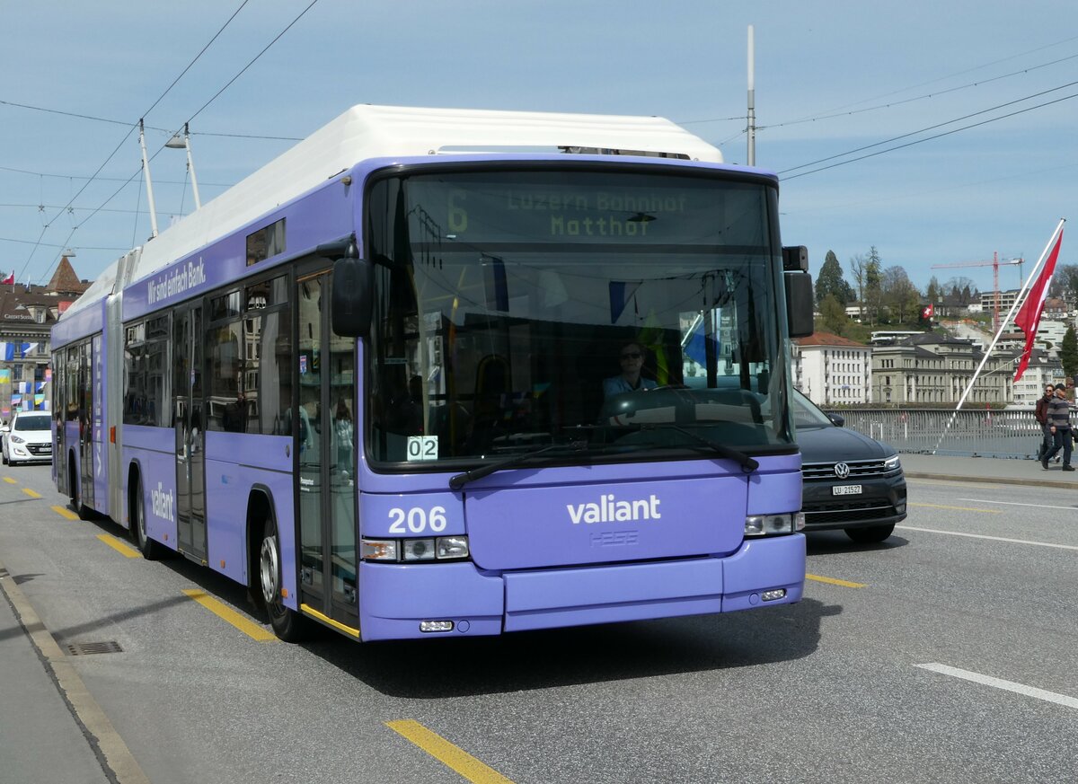 (234'452) - VBL Luzern - Nr. 206 - Hess/Hess Gelenktrolleybus am 11. April 2022 in Luzern, Bahnhofbrcke