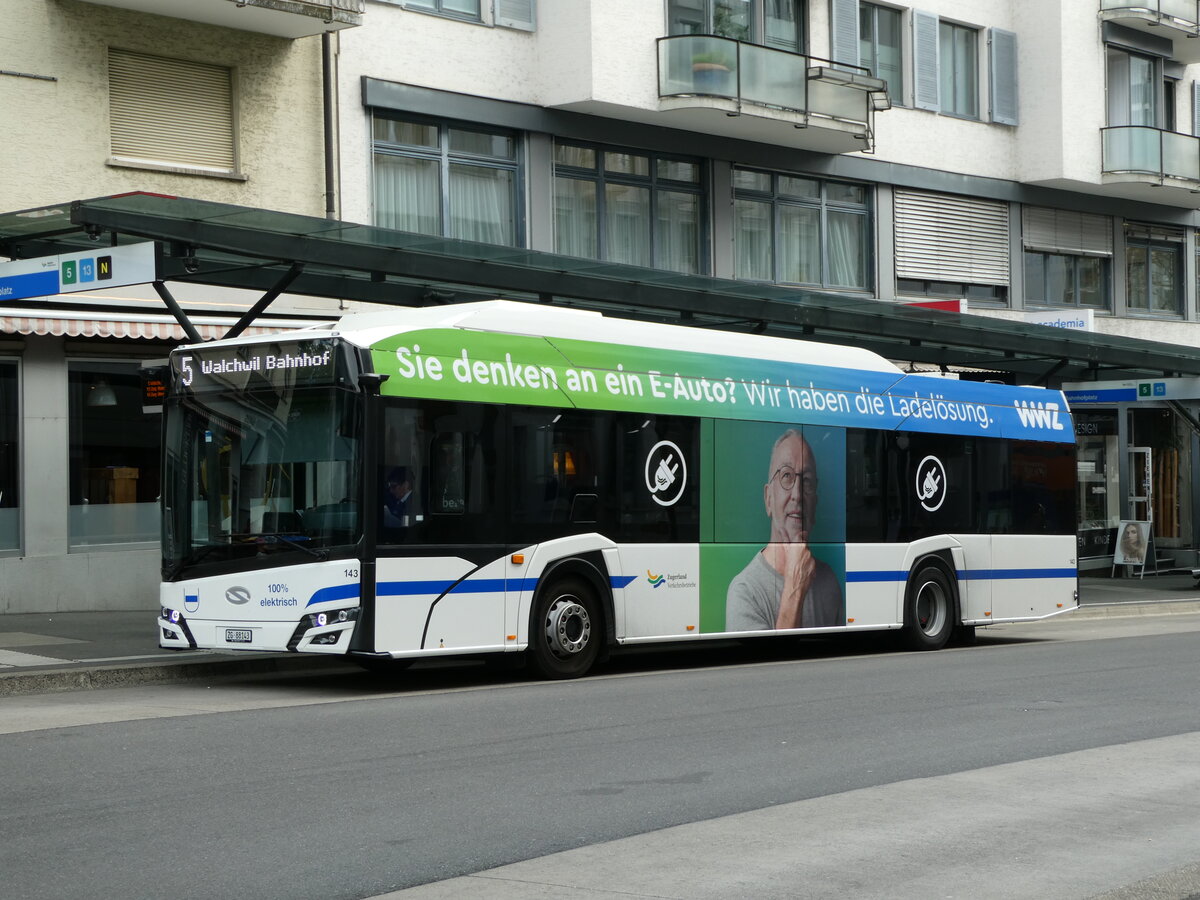 (235'202) - ZVB Zug - Nr. 143/ZG 88'143 - Solaris am 4. Mai 2022 beim Bahnhof Zug