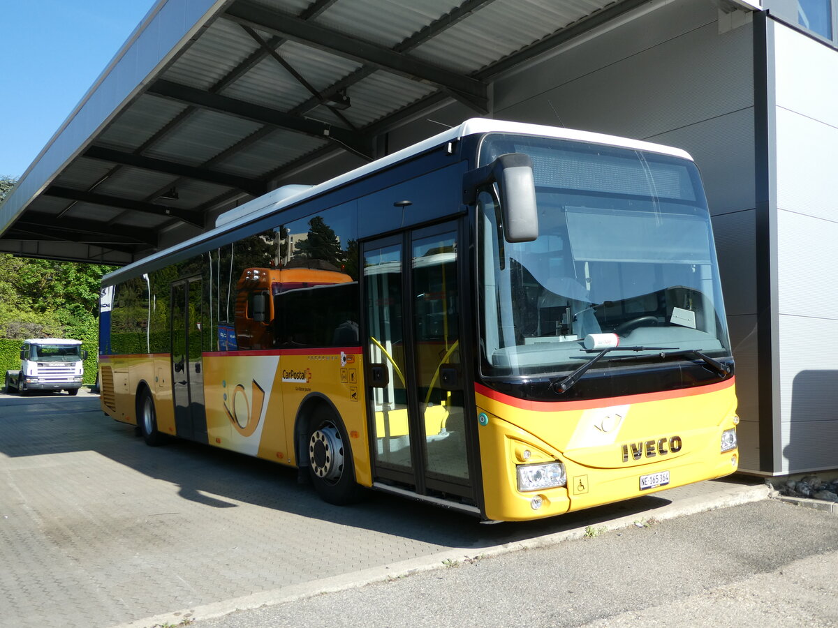 (235'577) - CarPostal Ouest - NE 165'364 - Iveco (ex TPC Aigle Nr. CP09) am 15. Mai 2022 in St-Blaise, Recam