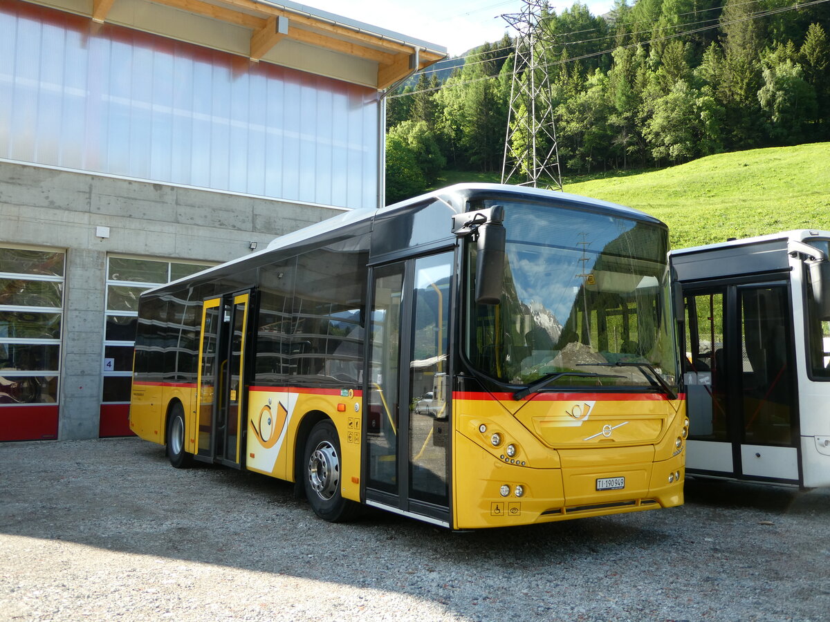 (236'220) - Marchetti, Airolo - TI 190'949 - Volvo am 26. Mai 2022 in Airolo, Neue Garage