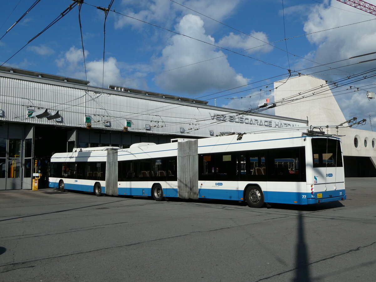 (236'365) - VBZ Zrich - Nr. 77 - Hess/Hess Doppelgelenktrolleybus am 28. Mai 2022 in Zrich, Garage Hardau