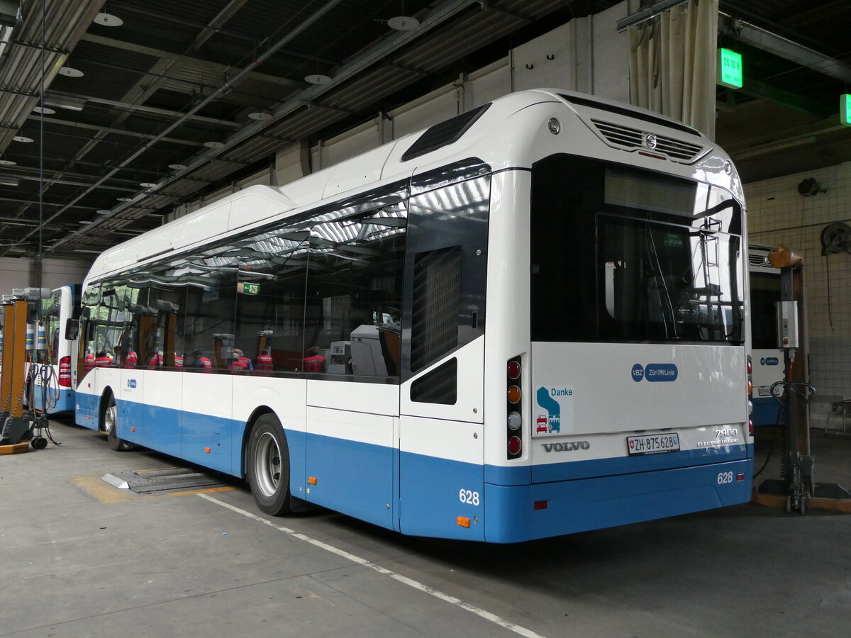 (236'410) - VBZ Zrich - Nr. 628/ZH 875'628 - Volvo am 28. Mai 2022 in Zrich, Garage Hardau