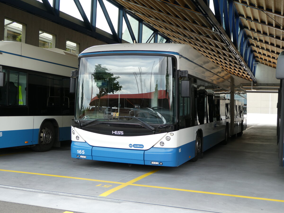 (236'424) - VBZ Zrich - Nr. 165 - Hess/Hess Gelenktrolleybus am 28. Mai 2022 in Zrich, Garage Hardau