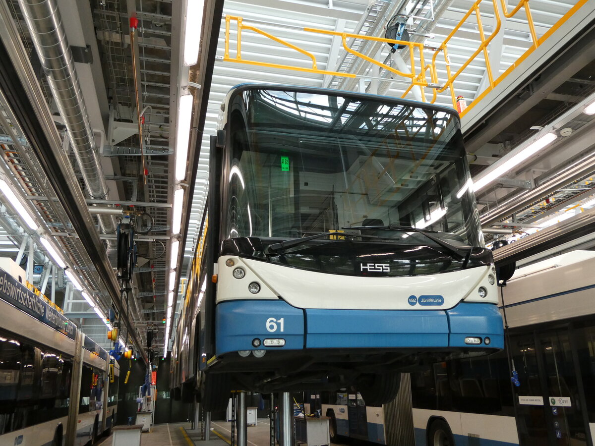 (236'446) - VBZ Zrich - Nr. 61 - Hess/Hess Doppelgelenktrolleybus am 28. Mai 2022 in Zrich, Garage Hardau