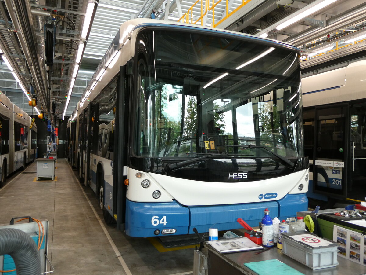 (236'450) - VBZ Zrich - Nr. 64 - Hess/Hess Doppelgelenktrolleybus am 28. Mai 2022 in Zrich, Garage Hardau