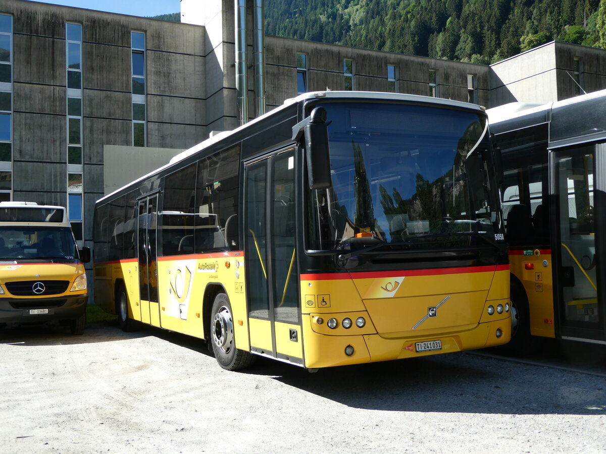 (237'034) - Barenco, Faido - TI 241'031 - Volvo am 12. Juni 2022 in Faido, Via Saresc