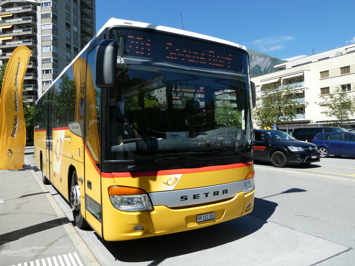 (237'159) - PostAuto Graubnden - GR 102'380 - Setra (ex GR 102'345; ex Riederer, St. Margrethenberg) am 12. Juni 2022 beim Bahnhof Landquart