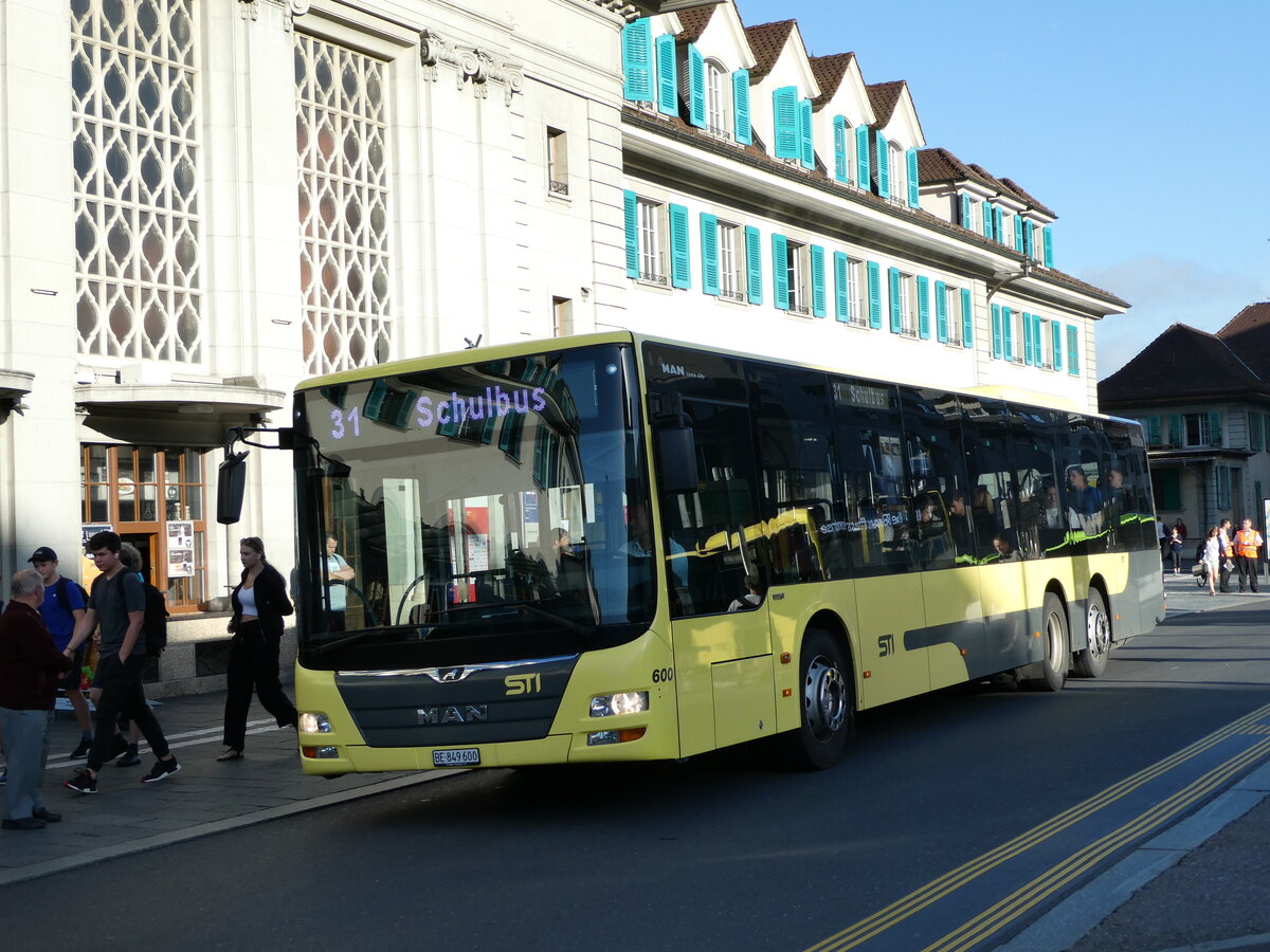 (237'360) - STI Thun - Nr. 600/BE 849'600 - MAN am 23. Juni 2022 beim Bahnhof Thun