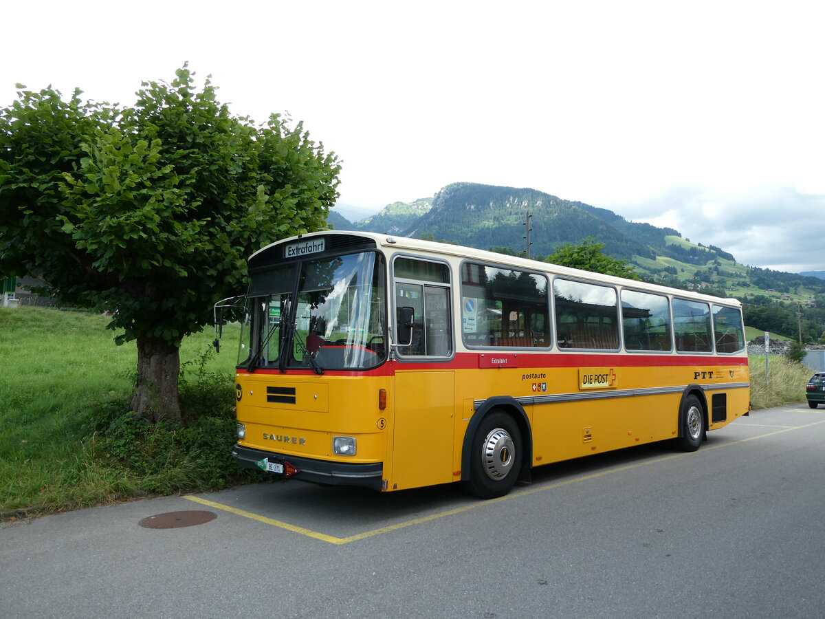 (237'497) - Bachmann, Niedernz - Nr. 5/BE 271 - Saurer/Tscher (ex Wthrich, Ursenbach; ex Schrch, Gutenburg Nr. 5; ex Engeloch, Riggisberg Nr. 5; ex P 25'668) am 25. Juni 2022 beim Bahnhof Mlenen 