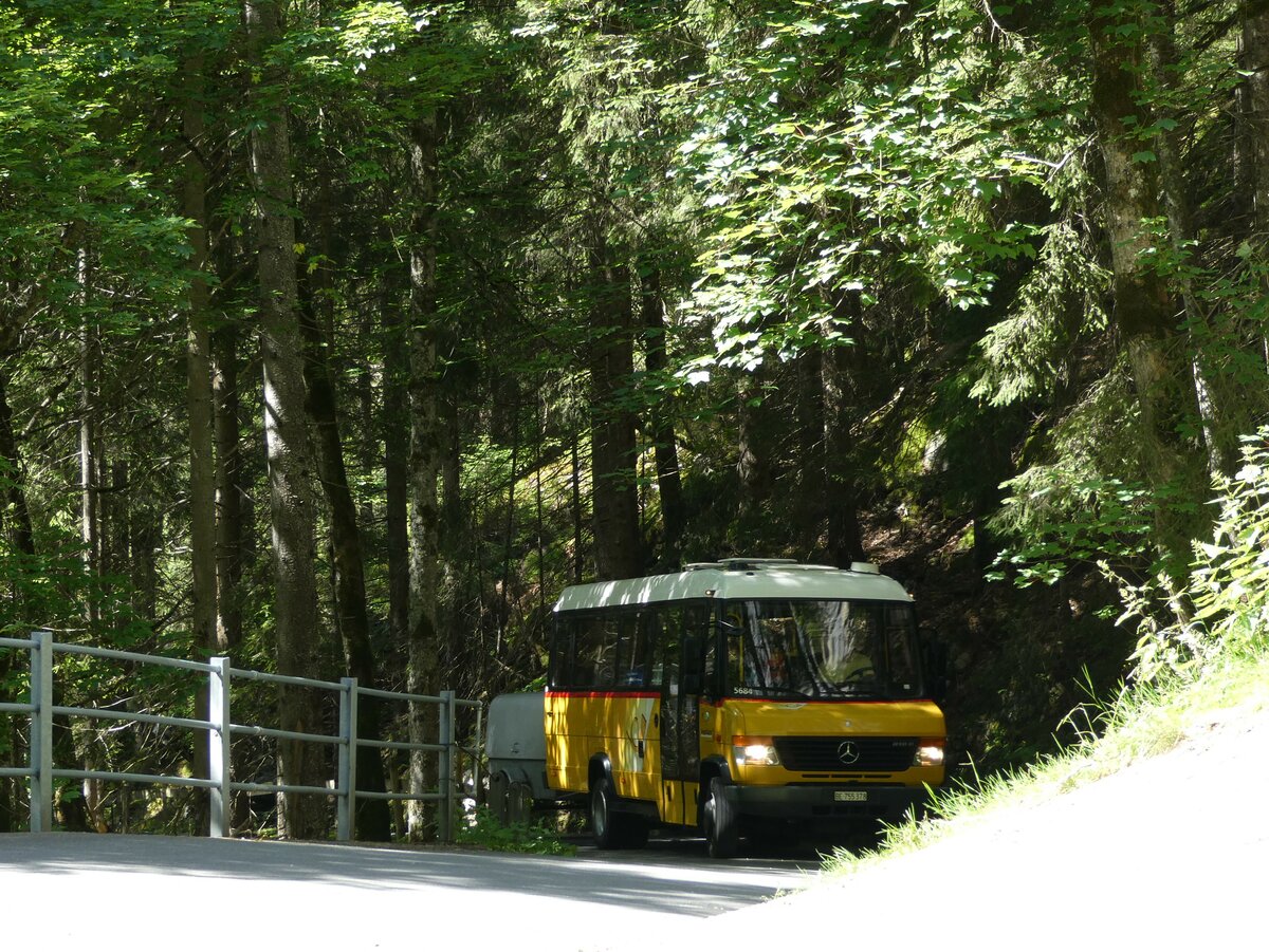 (237'666) - PostAuto Bern - BE 755'378 - Mercedes/Kusters am 26. Juni 2022 in Kiental, Aussichtsplattform