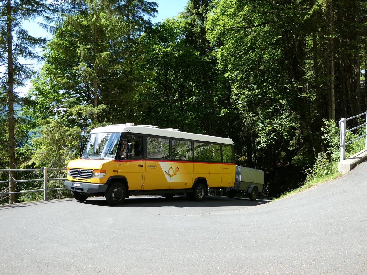 (237'667) - PostAuto Bern - BE 755'378 - Mercedes/Kusters am 26. Juni 2022 in Kiental, Aussichtsplattform