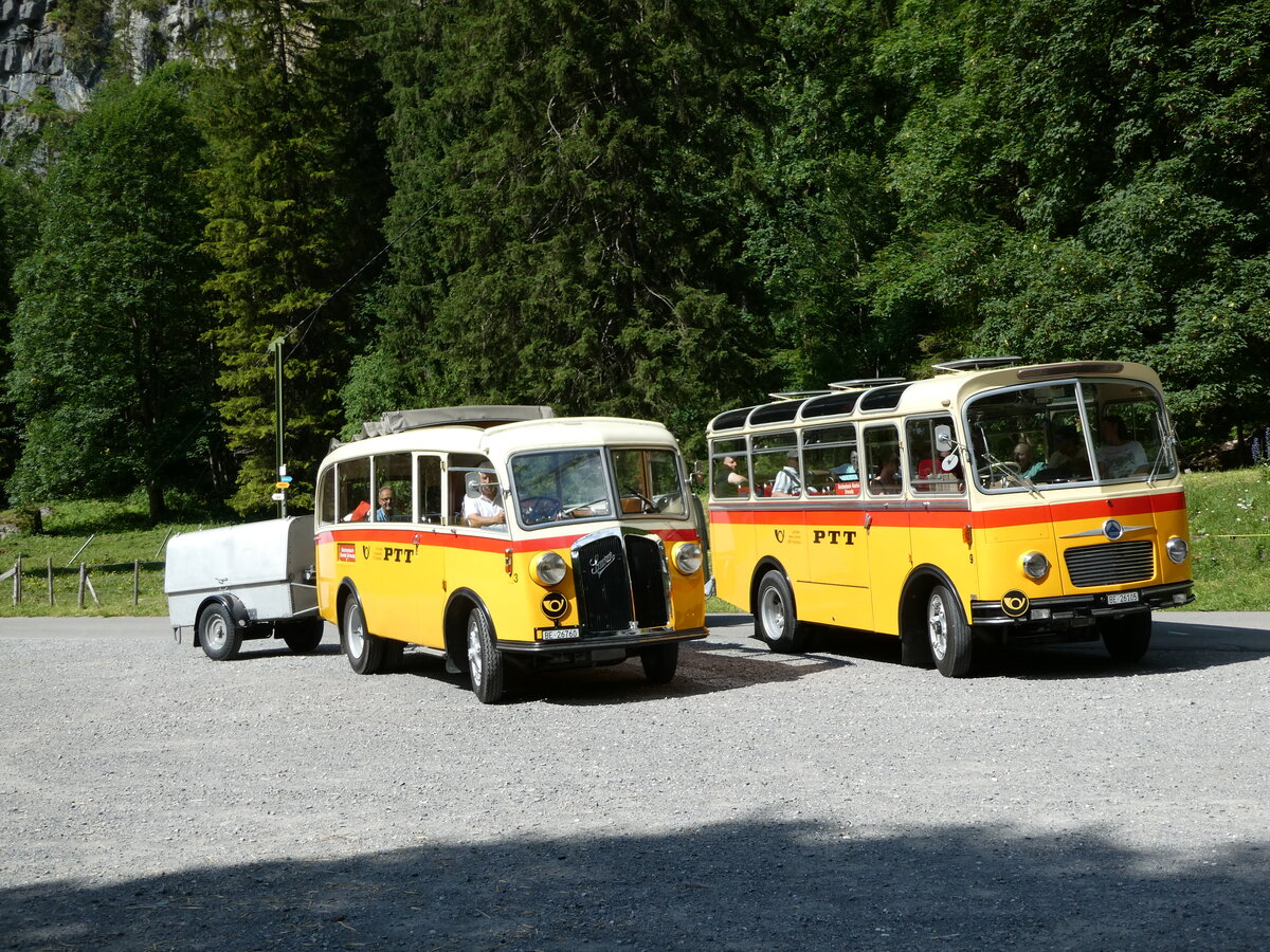 (237'711) - Schmid, Thrishaus - Nr. 3/BE 26'760 - Saurer/Gangloff (ex Geiger, Adelboden Nr. 3) + Nr. 9/BE 26'105 - Saurer/R&J (ex Geiger, Adelboden Nr. 9) am 26. Juni 2022 in Kiental, Tschingel