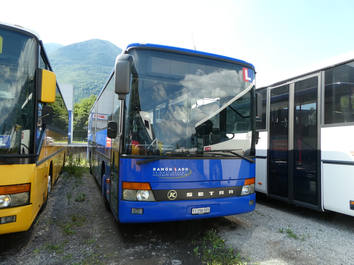 (237'766) - Lado, Gandria - Nr. 6/TI 296'005 - Setra (ex TPC Aigle Nr. 13; ex TPC Aigle Nr. 6; ex AOMC Aigle Nr. 6) am 2. Juli 2022 in Castione, Industria