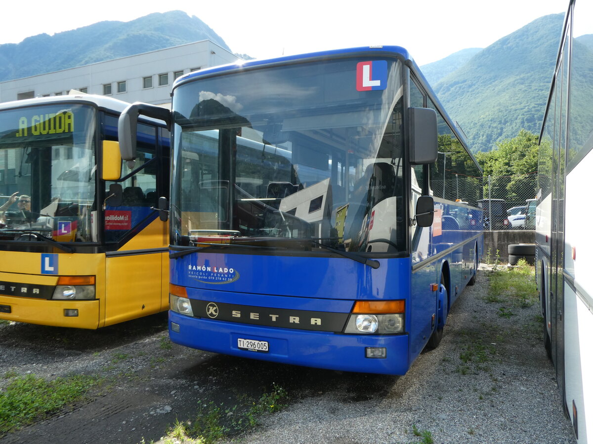 (237'767) - Lado, Gandria - Nr. 6/TI 296'005 - Setra (ex TPC Aigle Nr. 13; ex TPC Aigle Nr. 6; ex AOMC Aigle Nr. 6) am 2. Juli 2022 in Castione, Industria